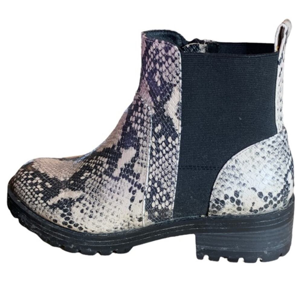Universal threads shoes black and‎ white ankle booties size 7.5 reptile print - Picture 6 of 8